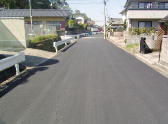 写真：舗装工事施工後の道路